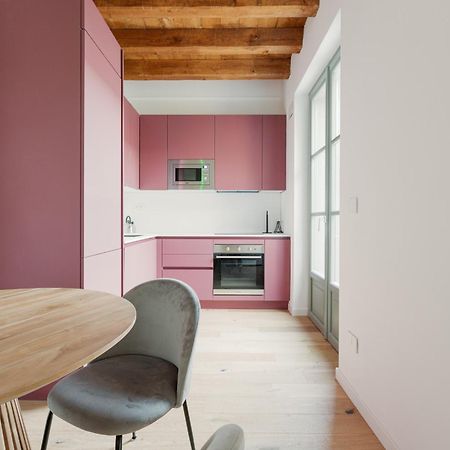 Modern Apartment In Milan With Balcony Exterior foto