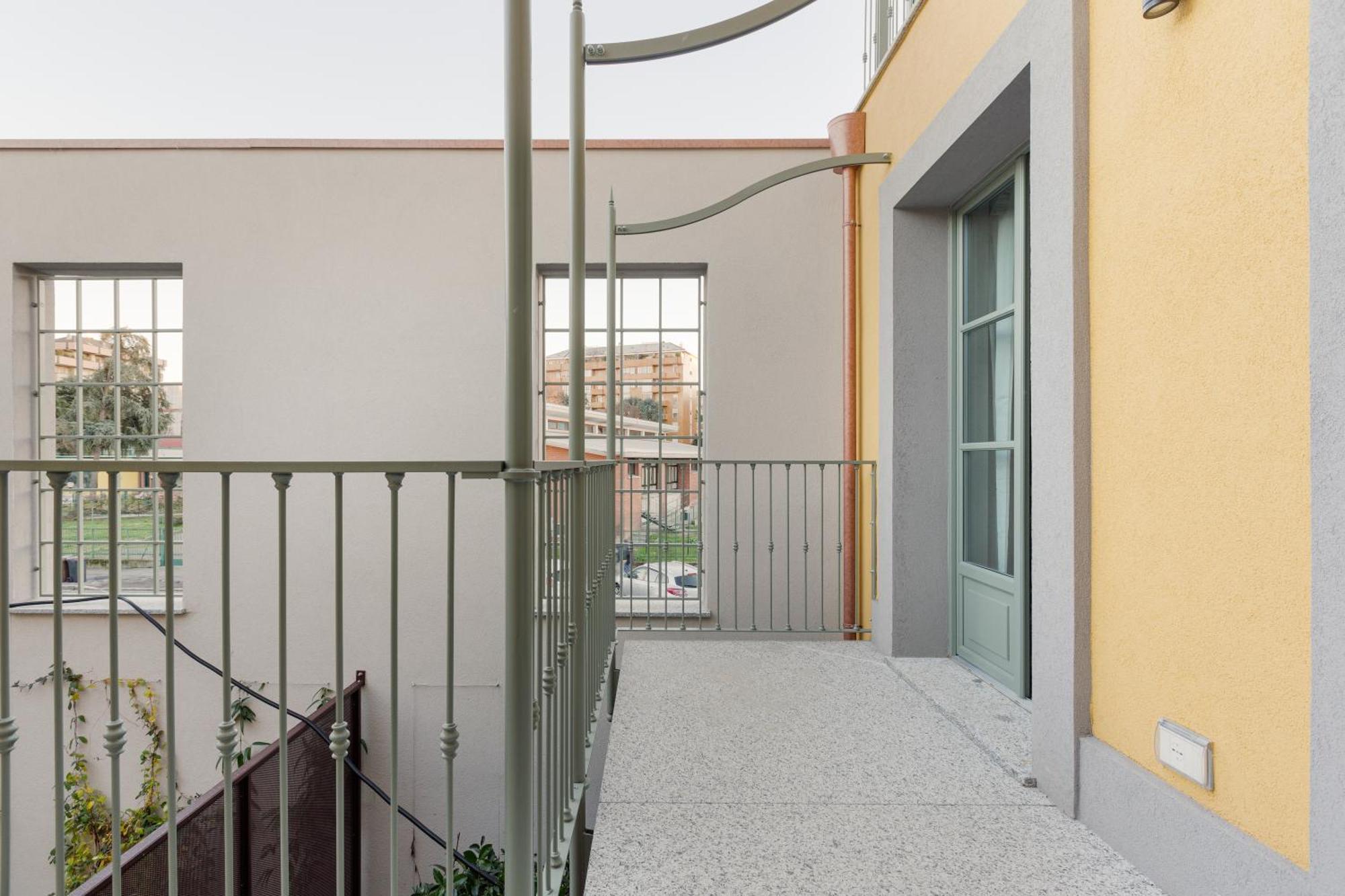 Modern Apartment In Milan With Balcony Exterior foto