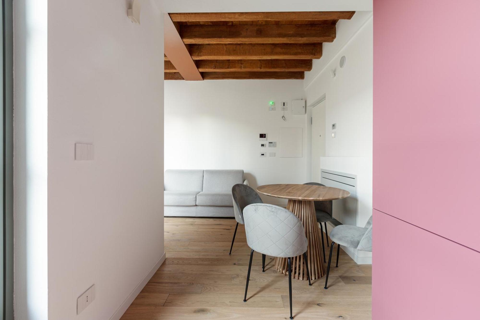 Modern Apartment In Milan With Balcony Exterior foto